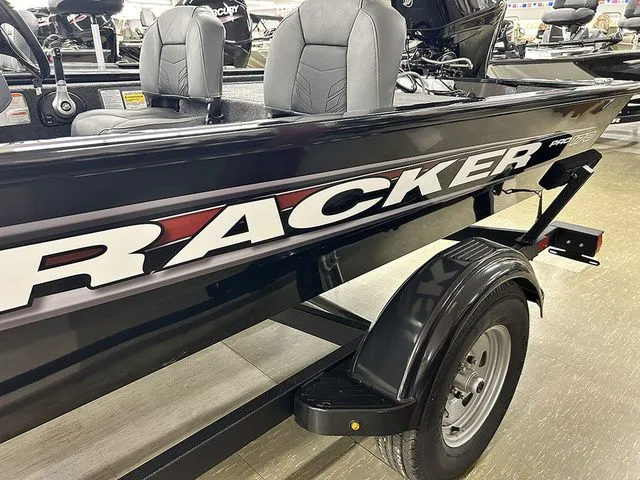 Slide: The Image of Tracker Pro 170 2026 - 9