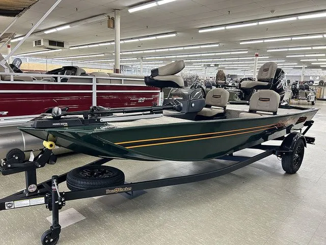 Slide: The Image of Tracker Bass Tracker Classic Limited 2026 - 3