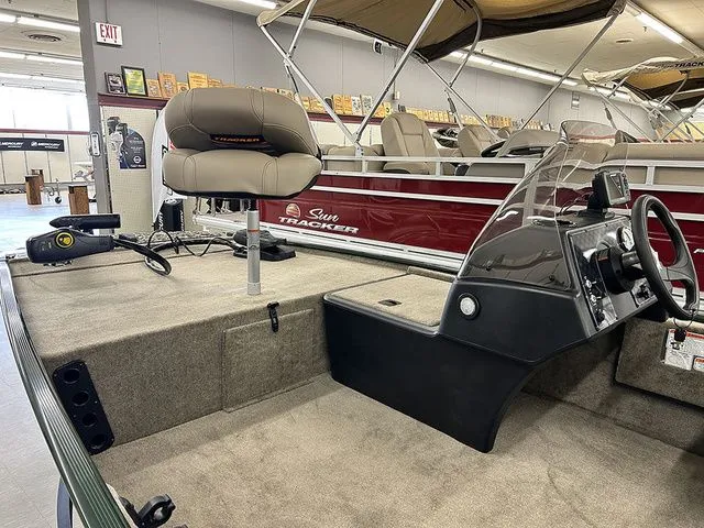 Slide: The Image of Tracker Bass Tracker Classic Limited 2026 - 4