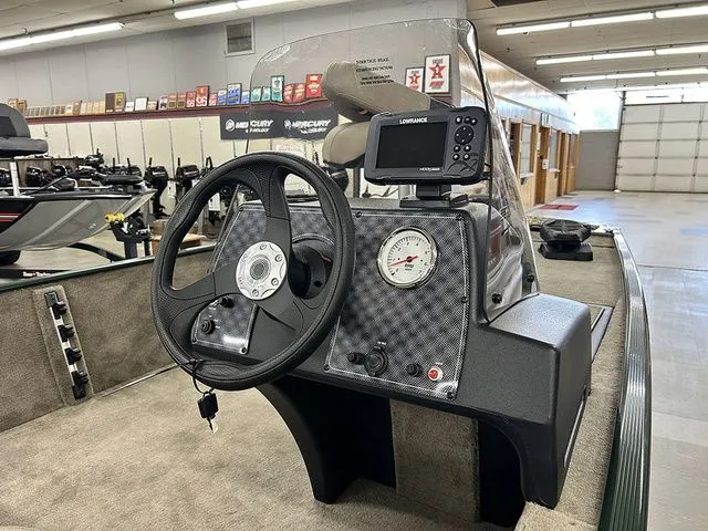 Slide: The Image of Tracker Bass Tracker Classic Limited 2026 - 5