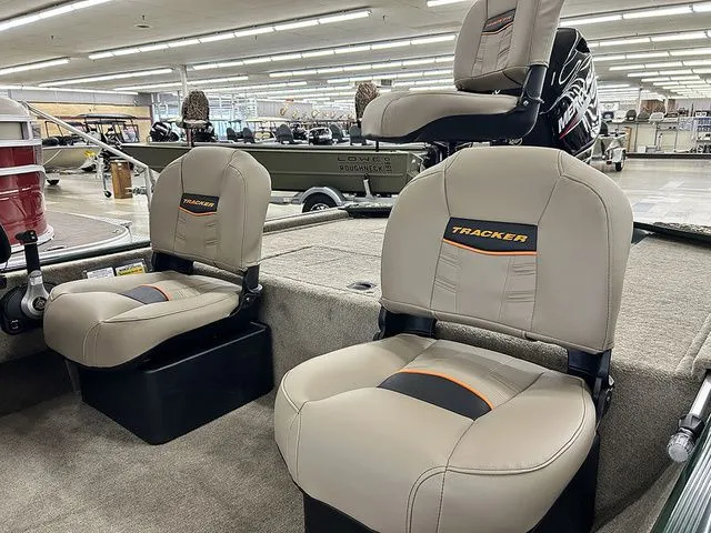 Slide: The Image of Tracker Bass Tracker Classic Limited 2026 - 7