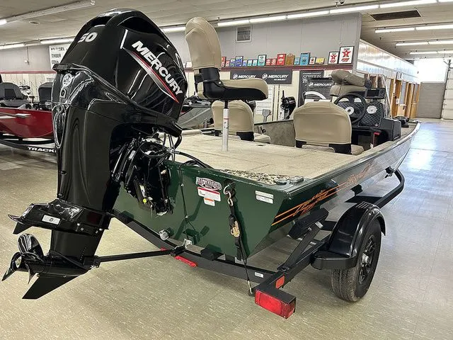 Slide: The Image of Tracker Bass Tracker Classic Limited 2026 - 9