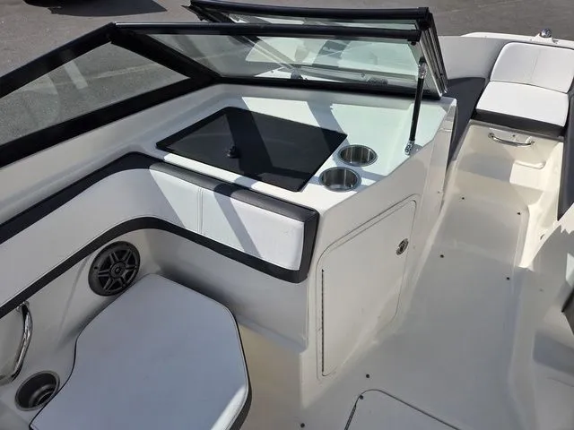 Slide: The Image of Sea Ray 21 SPX 2015 - 11