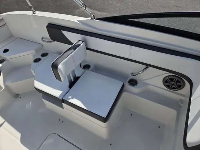 Slide: The Image of Sea Ray 21 SPX 2015 - 17