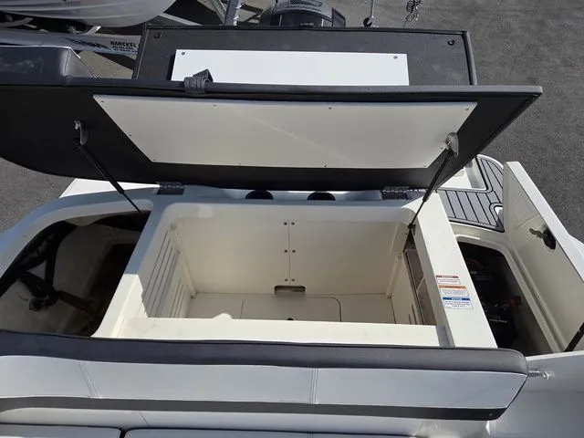 Slide: The Image of Sea Ray 21 SPX 2015 - 23