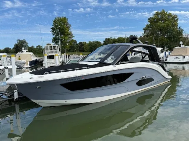 The Image of Sea Ray Sundancer 370 Outboard 2024 - 0