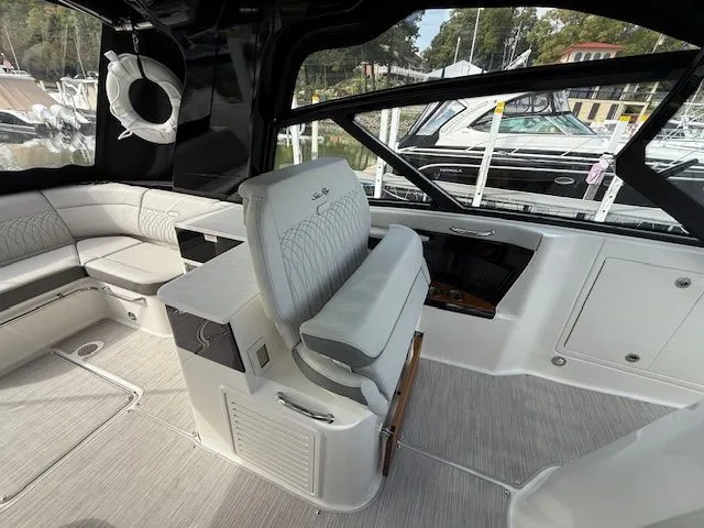 Slide: The Image of Sea Ray Sundancer 370 Outboard 2024 - 12
