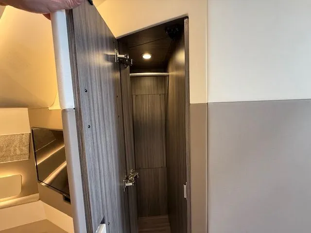 Slide: The Image of Sea Ray Sundancer 370 Outboard 2024 - 30