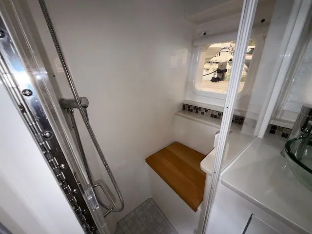 Slide: The Image of Sea Ray Sundancer 370 Outboard 2024 - 32