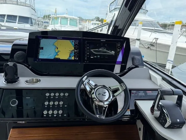 Slide: The Image of Sea Ray Sundancer 370 Outboard 2024 - 7