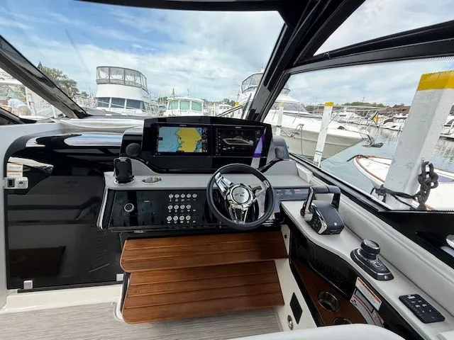 Slide: The Image of Sea Ray Sundancer 370 Outboard 2024 - 8