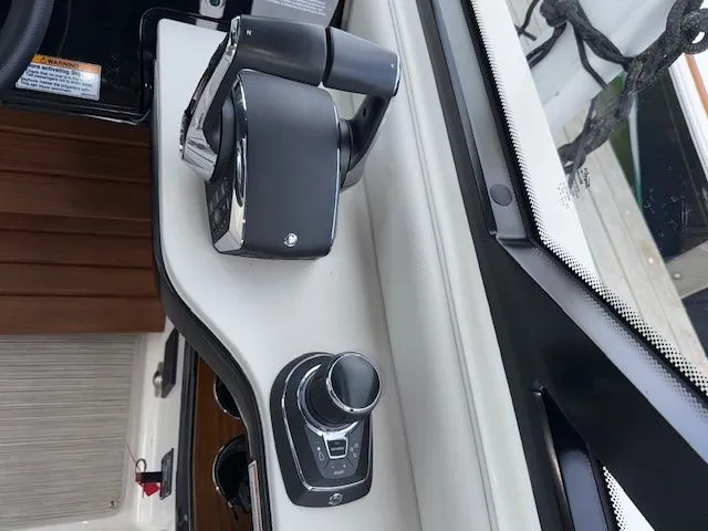 Slide: The Image of Sea Ray Sundancer 370 Outboard 2024 - 9