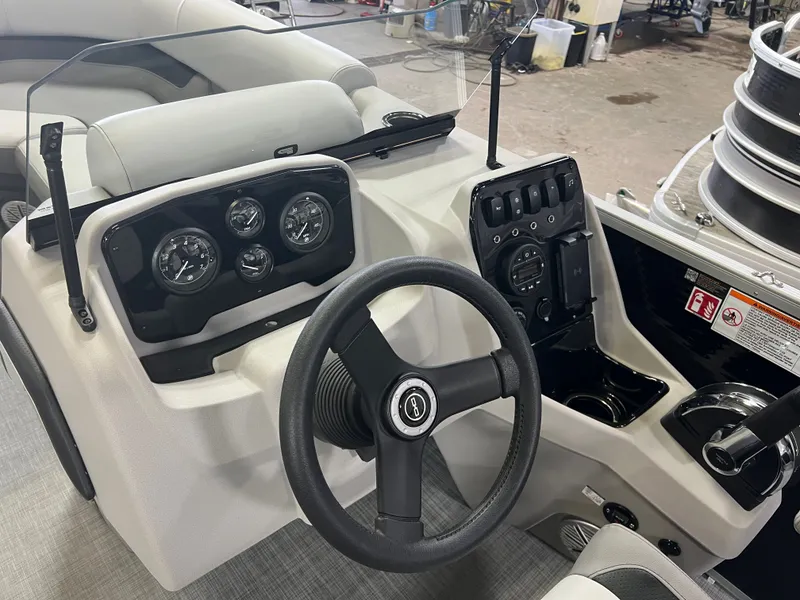 Slide: The Image of Princecraft Vectra 21 RL 2026 - 11