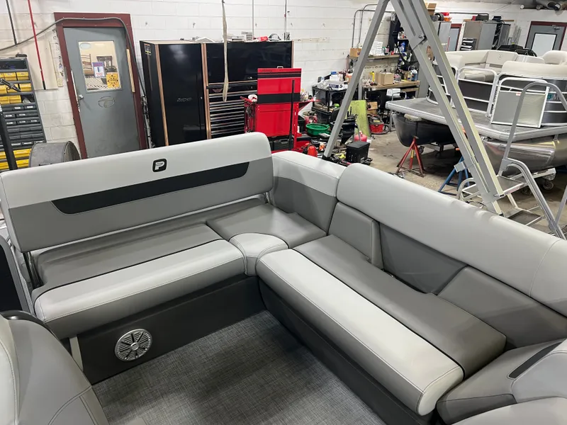 Slide: The Image of Princecraft Vectra 21 RL 2026 - 13