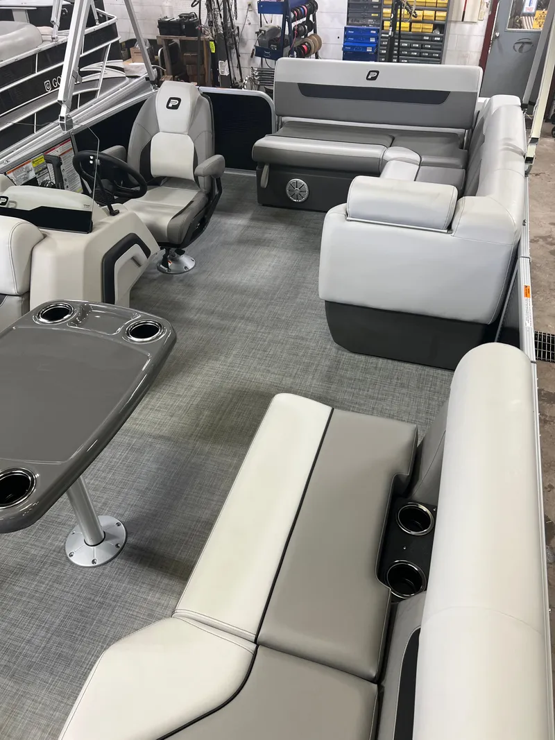 Slide: The Image of Princecraft Vectra 21 RL 2026 - 17