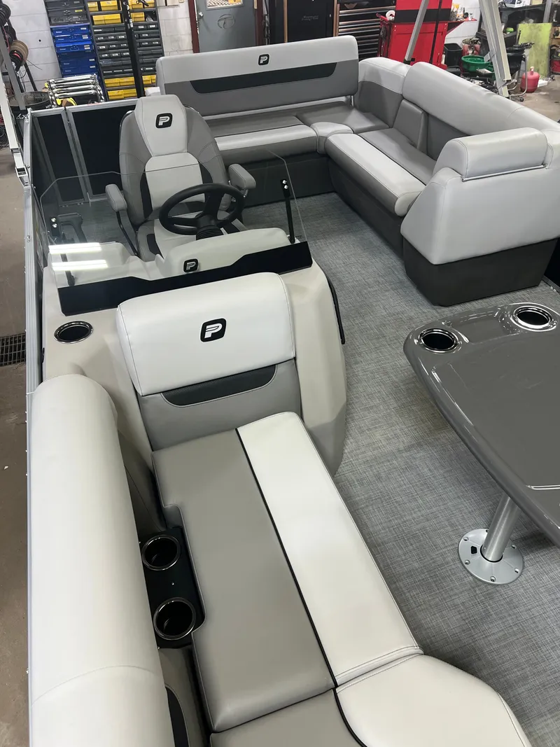 Slide: The Image of Princecraft Vectra 21 RL 2026 - 18