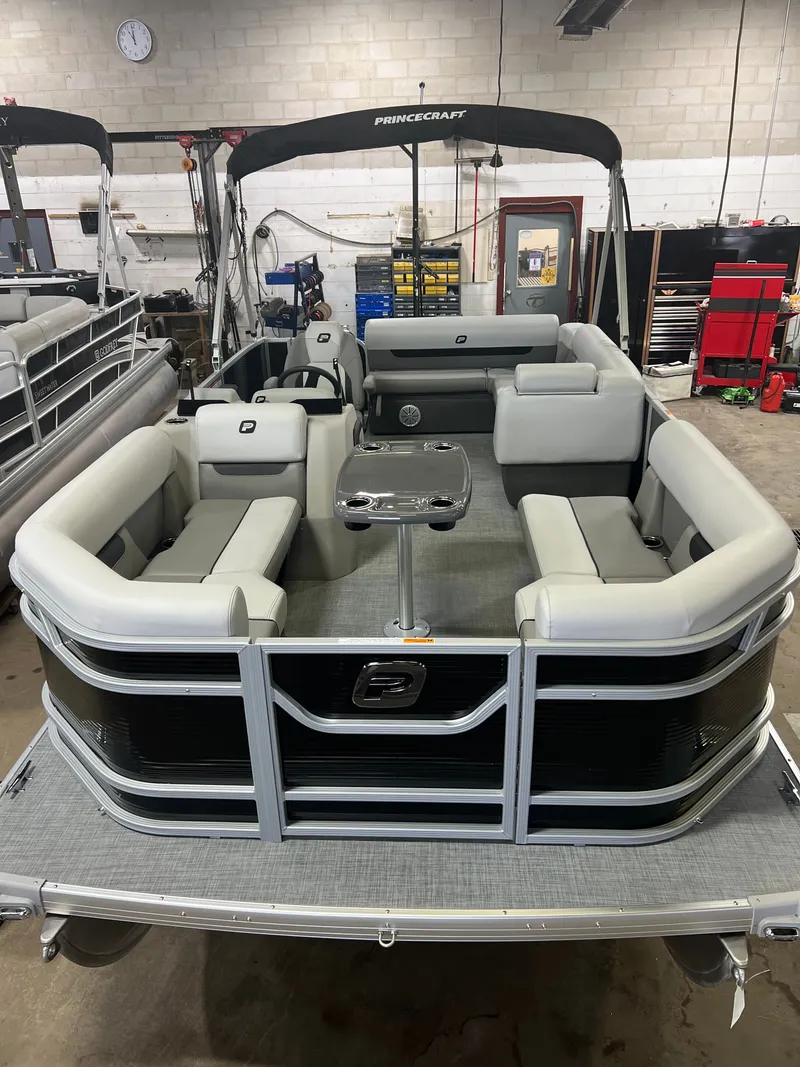 Slide: The Image of Princecraft Vectra 21 RL 2026 - 23