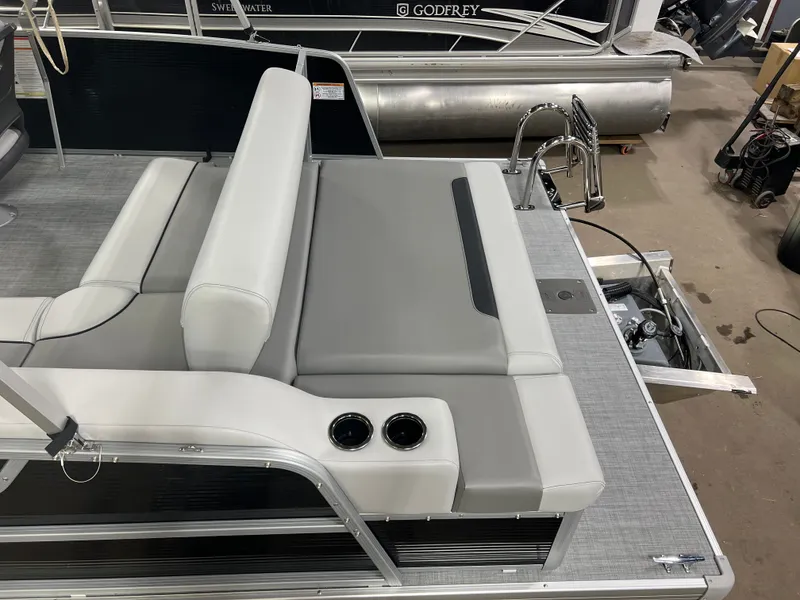 Slide: The Image of Princecraft Vectra 21 RL 2026 - 4