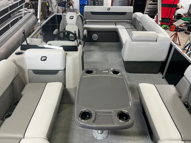 Slide: The Image of Princecraft Vectra 21 RL 2026 - 5