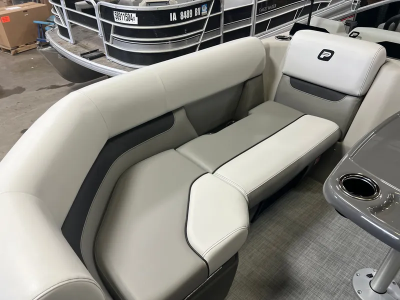 Slide: The Image of Princecraft Vectra 21 RL 2026 - 6