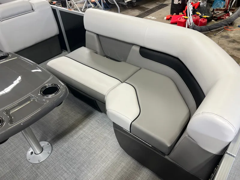 Slide: The Image of Princecraft Vectra 21 RL 2026 - 7