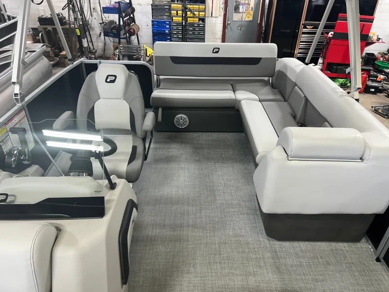 Slide: The Image of Princecraft Vectra 21 RL 2026 - 8