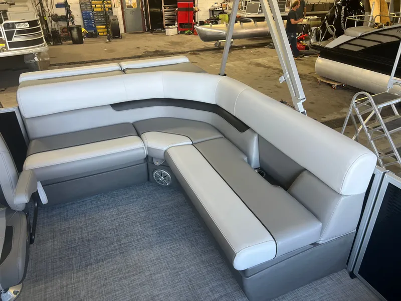 Slide: The Image of Princecraft Vectra 19 2026 - 13