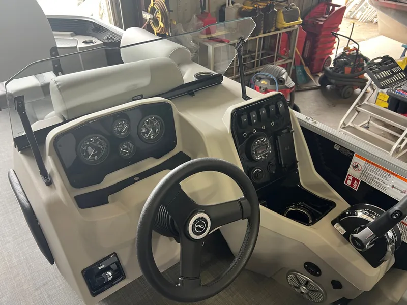 Slide: The Image of Princecraft Sportfisher 21-4S 2026 - 13