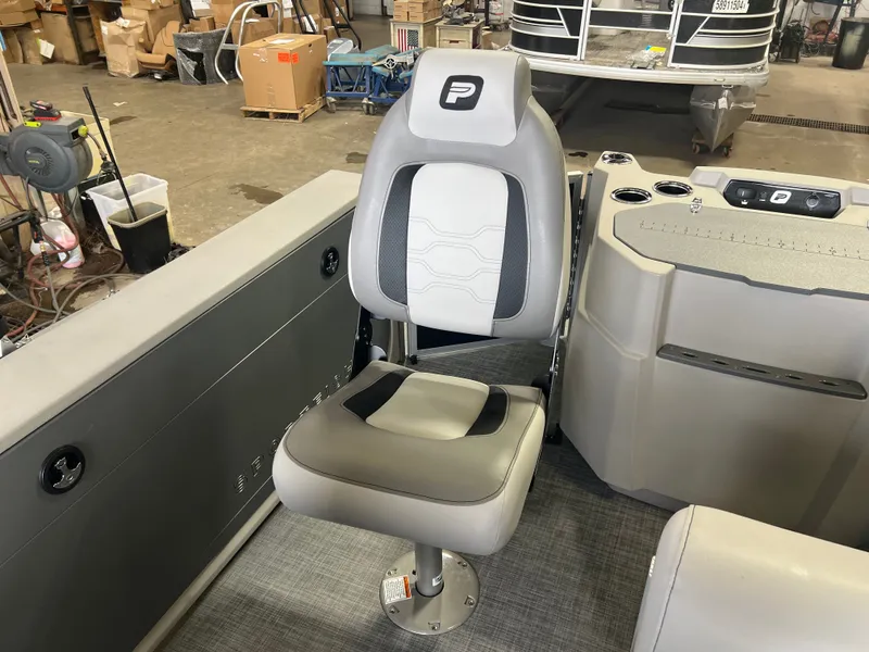 Slide: The Image of Princecraft Sportfisher 21-4S 2026 - 16