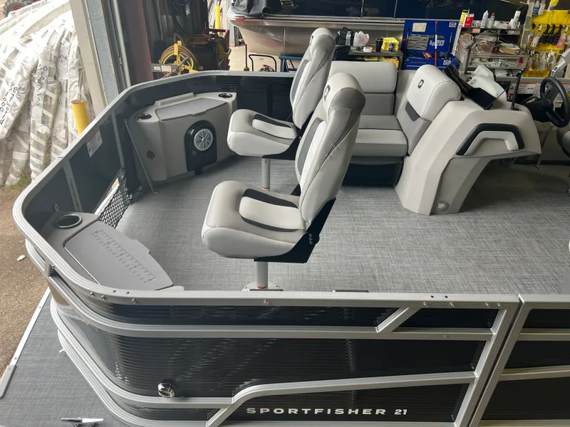 Slide: The Image of Princecraft Sportfisher 21-4S 2026 - 2