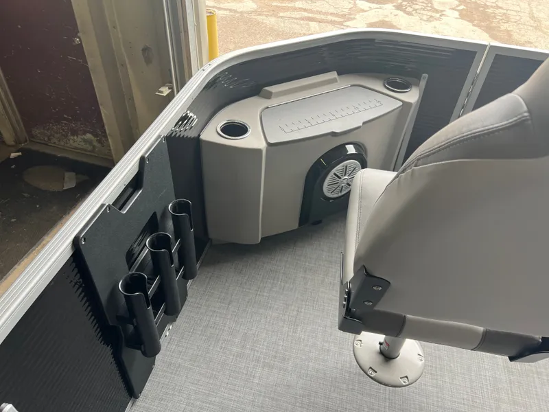 Slide: The Image of Princecraft Sportfisher 21-4S 2026 - 22