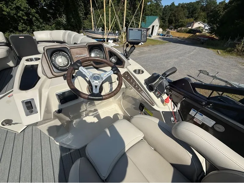 Slide: The Image of Manitou 22 Encore Pro Angler VP 2017 - 10