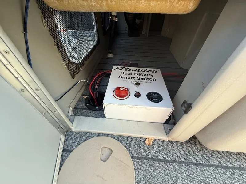 Slide: The Image of Manitou 22 Encore Pro Angler VP 2017 - 12