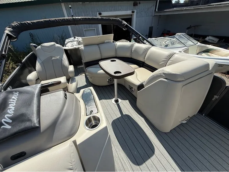 Slide: The Image of Manitou 22 Encore Pro Angler VP 2017 - 14