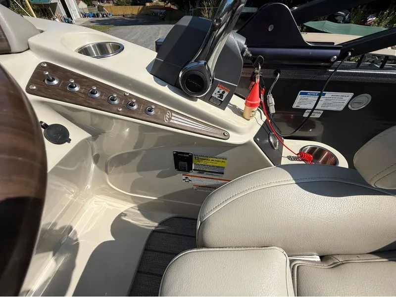 Slide: The Image of Manitou 22 Encore Pro Angler VP 2017 - 18