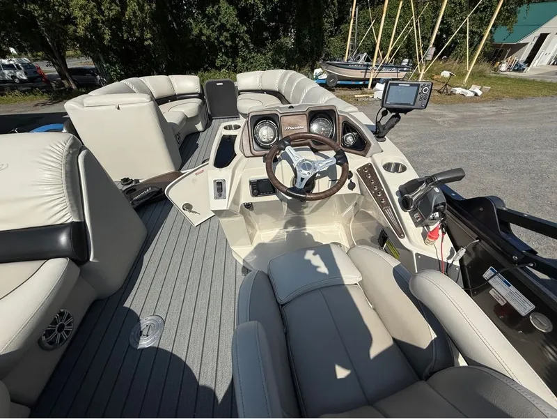 Slide: The Image of Manitou 22 Encore Pro Angler VP 2017 - 20