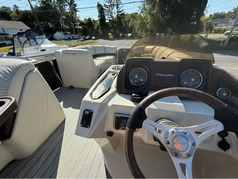 Slide: The Image of Manitou 22 Encore Pro Angler VP 2017 - 3