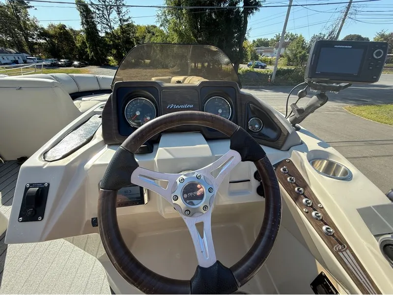 Slide: The Image of Manitou 22 Encore Pro Angler VP 2017 - 7