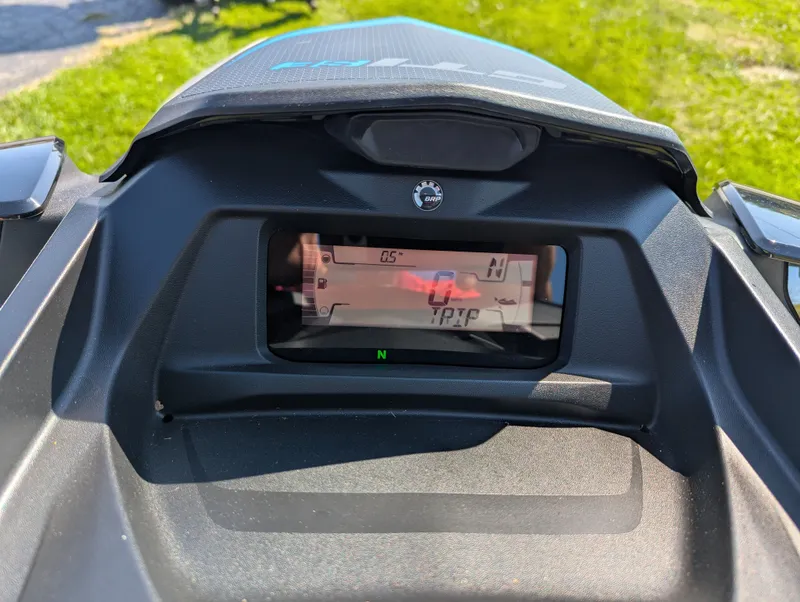 Slide: The Image of Sea-Doo GTI SE 170 IBR 2024 - 3