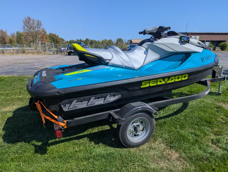 Slide: The Image of Sea-Doo GTI SE 170 IBR 2024 - 4