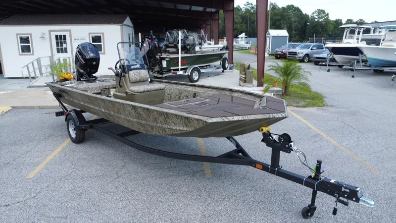 Slide: The Image of Tracker Grizzly 1860 CC 2026 - 20