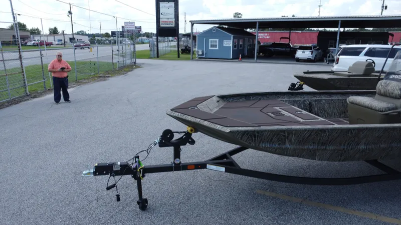 Slide: The Image of Tracker Grizzly 1860 CC 2026 - 22