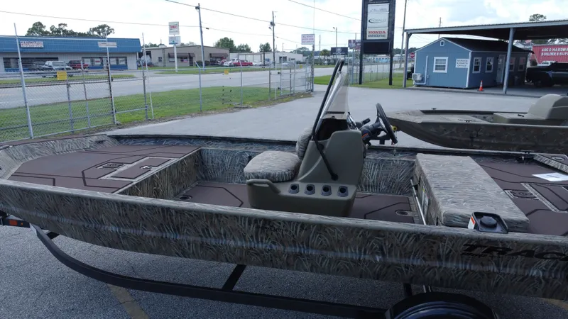 Slide: The Image of Tracker Grizzly 1860 CC 2026 - 24