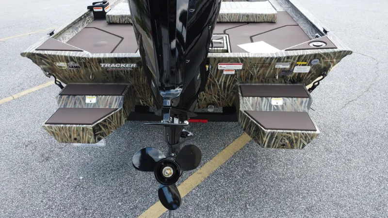 Slide: The Image of Tracker Grizzly 1860 CC 2026 - 26