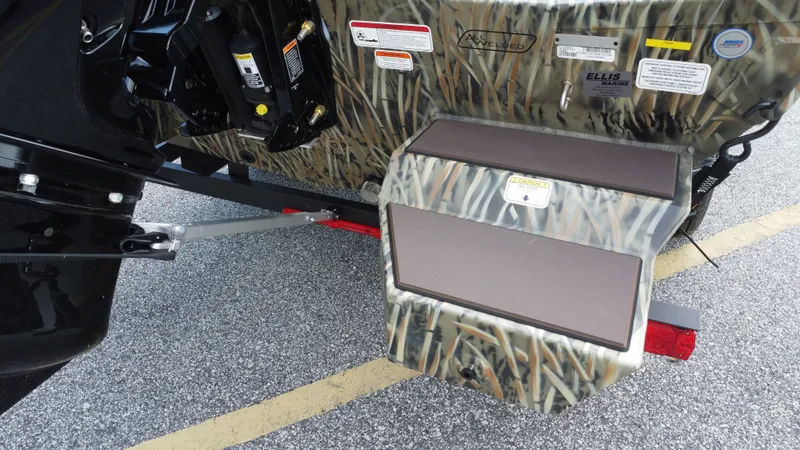 Slide: The Image of Tracker Grizzly 1860 CC 2026 - 27