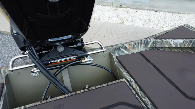 Slide: The Image of Tracker Grizzly 1860 CC 2026 - 32