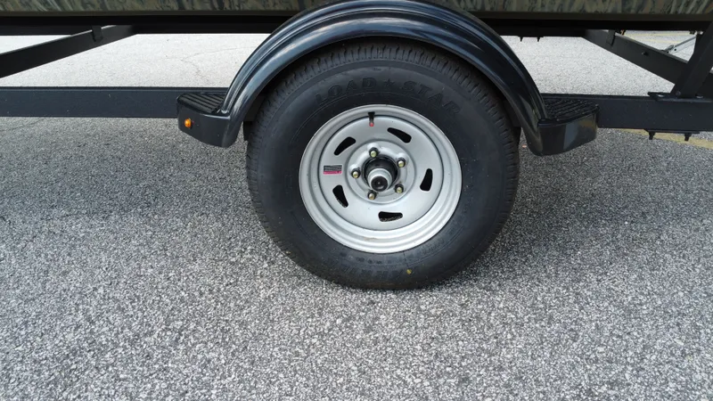 Slide: The Image of Tracker Grizzly 1860 CC 2026 - 34