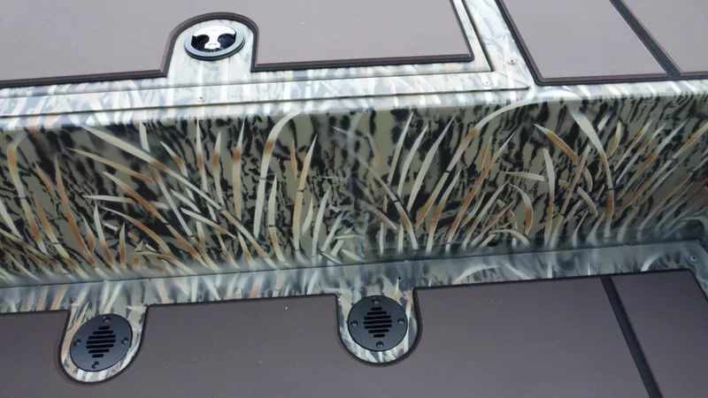 Slide: The Image of Tracker Grizzly 1860 CC 2026 - 35