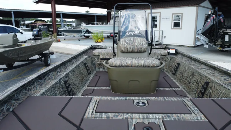 Slide: The Image of Tracker Grizzly 1860 CC 2026 - 9