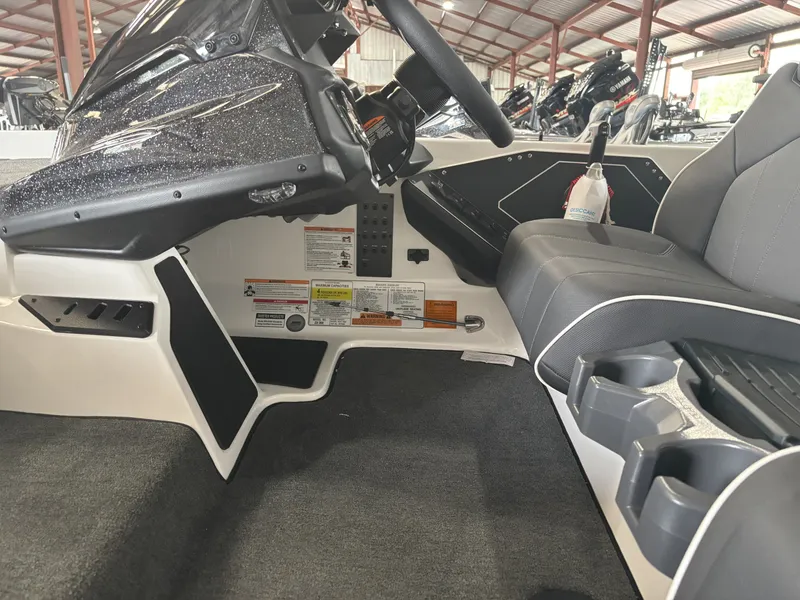 Slide: The Image of Skeeter ZX200 2026 - 10